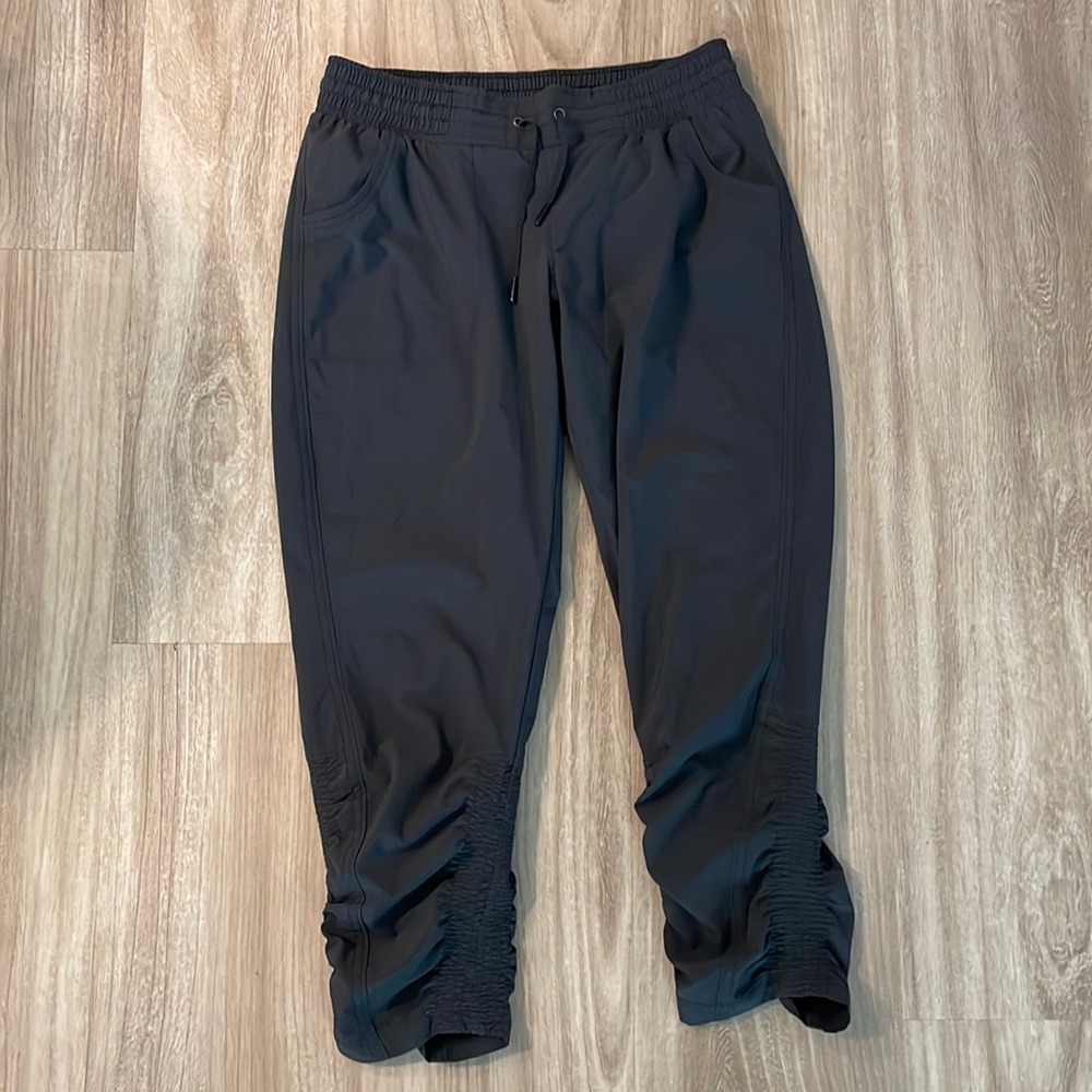Athleta mid-length gray athletic pants